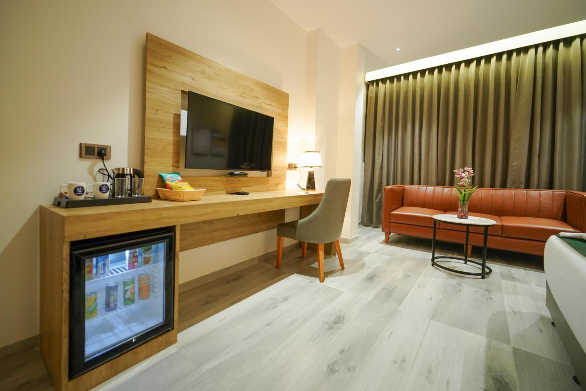 Hotel Park Inn Nellore - Near The Hospital & Highway Bagian luar foto